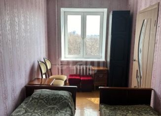 Продаю 2-комнатную квартиру, 40 м2, Екатеринбург, улица Банникова, 4