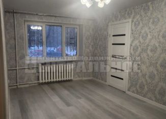 Продается двухкомнатная квартира, 46 м2, Смоленск, улица Кутузова, 12