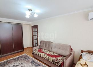 Продаю 1-комнатную квартиру, 40 м2, Каспийск, улица Байрамова, 8