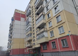 Сдается 2-комнатная квартира, 50 м2, Новокузнецк, улица Братьев Сизых, 14Б