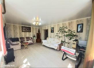 Продается двухкомнатная квартира, 72 м2, Татарстан, улица Садриева, 65