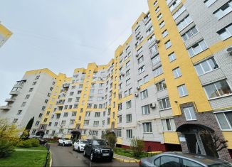 Сдается двухкомнатная квартира, 65 м2, Брянск, улица Ромашина, 58к1
