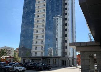 Продается квартира свободная планировка, 86 м2, Грозный, улица Муслима Г. Гайрбекова, 64