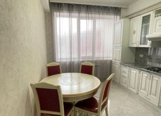 Сдам в аренду 1-комнатную квартиру, 50 м2, Дагестан, проспект Амет-Хана Султана, 33Бк1