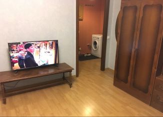 Трехкомнатная квартира в аренду, 50 м2, Санкт-Петербург, Дачный проспект, 16к2, метро Проспект Ветеранов