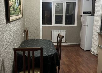 Сдам двухкомнатную квартиру, 58 м2, Дагестан, улица Орджоникидзе, 7
