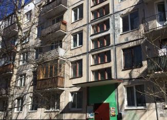 Продается трехкомнатная квартира, 56.1 м2, Санкт-Петербург, метро Проспект Ветеранов, Авангардная улица, 9
