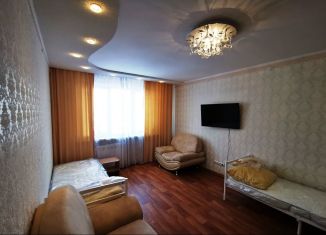 Сдается в аренду трехкомнатная квартира, 64 м2, Нижнекамск, улица Менделеева, 2