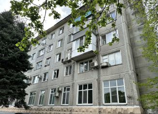 Четырехкомнатная квартира на продажу, 60 м2, Краснодар, улица Гидростроителей, 34
