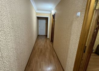 Аренда 2-комнатной квартиры, 70 м2, Дагестан, улица Сальмана, 85В