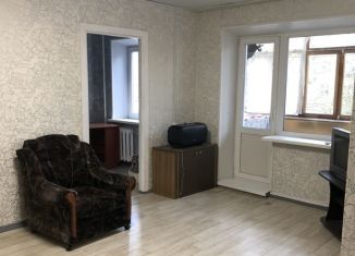 Сдается в аренду двухкомнатная квартира, 44 м2, Челябинск, улица Стахановцев, 110