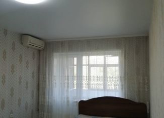 Сдается в аренду однокомнатная квартира, 34 м2, Волгодонск, улица Думенко, 1