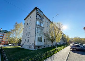 Продается 2-комнатная квартира, 46.6 м2, Тюменская область, улица Жуковского, 84