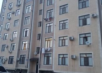 Сдается двухкомнатная квартира, 70 м2, Махачкала, улица Зои Космодемьянской, 48И, Ленинский район