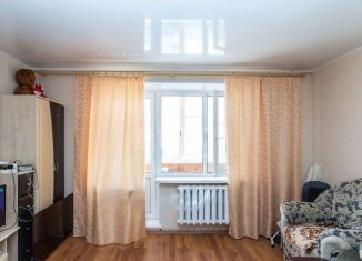 Продается двухкомнатная квартира, 52 м2, Тобольск, микрорайон 7А, 37А