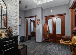 Продам 4-ком. квартиру, 150 м2, Москва, улица Петровка, 17с2, улица Петровка