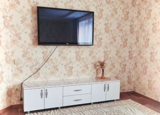 Сдаю в аренду двухкомнатную квартиру, 65 м2, Чебоксары, проспект Максима Горького, 27к1, Московский район