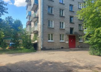 Сдаю в аренду двухкомнатную квартиру, 44 м2, Луга, территория Луга-3, 3/132