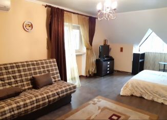 Сдам двухкомнатную квартиру, 80 м2, посёлок городского типа Дагомыс, Ленинградская улица, 36