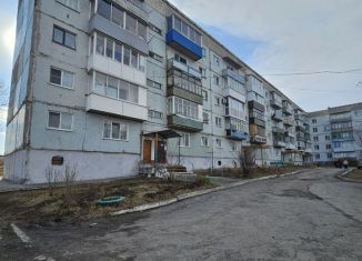 Продаю 2-ком. квартиру, 51.8 м2, Белово, 6-й микрорайон, 1