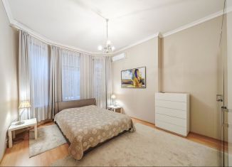 Сдаю трехкомнатную квартиру, 120 м2, Санкт-Петербург, Большая Конюшенная улица, 19/8, муниципальный округ Дворцовый