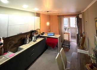 Продается 2-ком. квартира, 70 м2, Краснодар, Командорская улица, 1/2