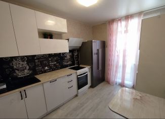Сдаю 1-ком. квартиру, 37 м2, Верхняя Пышма, улица Красных Партизан, 52