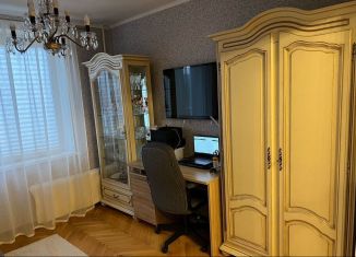 Сдается 2-ком. квартира, 48 м2, Москва, улица 26 Бакинских Комиссаров, 7к6, район Тропарёво-Никулино