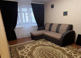 Сдается двухкомнатная квартира, 50 м2, Магнитогорск, улица Труда, 7