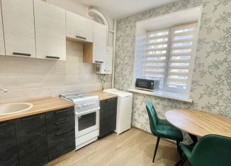 Продается 1-комнатная квартира, 32 м2, Новомосковск, Московская улица, 19Б