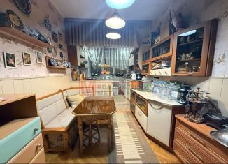 Продаю 4-ком. квартиру, 104 м2, Старый Оскол, микрорайон Жукова, 10