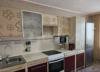 Сдается в аренду 2-комнатная квартира, 58.2 м2, Тобольск, 7-й микрорайон, 46