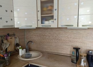 Продаю двухкомнатную квартиру, 44 м2, Краснотурьинск, улица Карпинского, 15