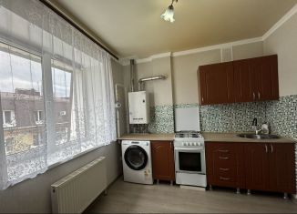 Продаю однокомнатную квартиру, 38 м2, Горячий Ключ, улица Энгельса, 1