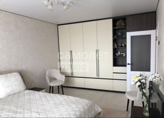 Продам 2-ком. квартиру, 54 м2, Азов, Севастопольская улица, 81