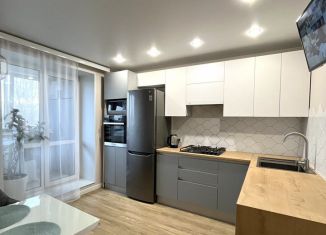 Продаю однокомнатную квартиру, 42 м2, Энгельс, Санаторная улица, 3Ж, ЖК Уютный