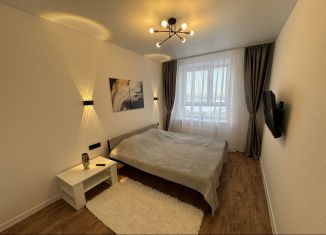 Сдается в аренду однокомнатная квартира, 40 м2, Тюмень, улица Мельникайте, 2к18, ЖК Горизонт