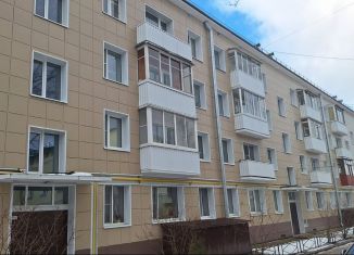 Продам 2-ком. квартиру, 43.1 м2, Гатчина, улица Хохлова, 3А