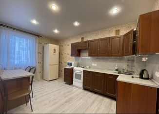 Сдам 2-ком. квартиру, 56 м2, Тюмень, улица Монтажников, 61, ЖК Видный