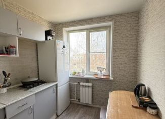 Сдается двухкомнатная квартира, 48 м2, Кстово, Зелёная улица, 1А