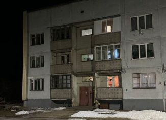 Продаю 1-комнатную квартиру, 32.6 м2, Волхов, микрорайон Пороги, 4