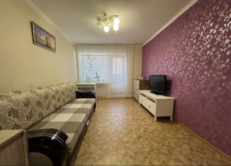 Продажа 2-ком. квартиры, 45 м2, Азнакаево, улица Нефтяников, 10