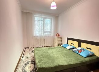 Продаю трехкомнатную квартиру, 67 м2, Грозный, улица У.А. Садаева, 28, 4-й микрорайон