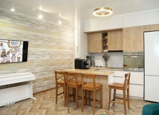 Продам 2-ком. квартиру, 62.2 м2, Екатеринбург, улица Азина, 57