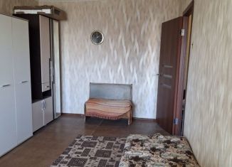 Сдаю 1-ком. квартиру, 30 м2, Верхняя Пышма, улица Огнеупорщиков, 8
