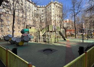 Продаю 2-ком. квартиру, 56 м2, Москва, улица Госпитальный Вал, 5к18, Басманный район