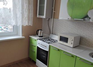 Сдам 1-ком. квартиру, 38 м2, Чебоксары, улица Ленинского Комсомола, 66