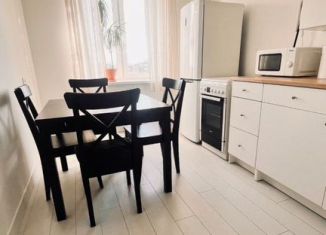 Продается 1-комнатная квартира, 42 м2, Елабуга, улица Баки Урманче, 17/1