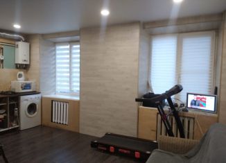 Продаю 3-ком. квартиру, 58 м2, Петергоф, Константиновская улица, 10