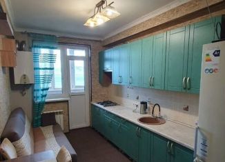 Сдам в аренду двухкомнатную квартиру, 50 м2, Сочи, Параллельная улица, 3, микрорайон Завокзальный